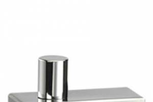 Prada обретает металлическую одежку